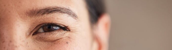 क्या बिना ब्लड टेस्ट और महंगे मेडिकल चेकअप के दिल की बीमारी और उम्र बढ़ने का अंदाज़ा लगाया जा सकता है? नई रिसर्च कहती है – हाँ, सिर्फ आंखों से। कैसे हमारी आँखें बता सकती हैं हमारी सेहत का राज