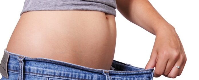 weight loss सुरक्षित वजन घटाने का सही तरीका जानें: 1–2 पाउंड/सप्ताह, संतुलित डाइट, स्ट्रेंथ ट्रेनिंग, हाइड्रेशन और स्किन-हेयर केयर से टिकाऊ नतीजे पाएं ।